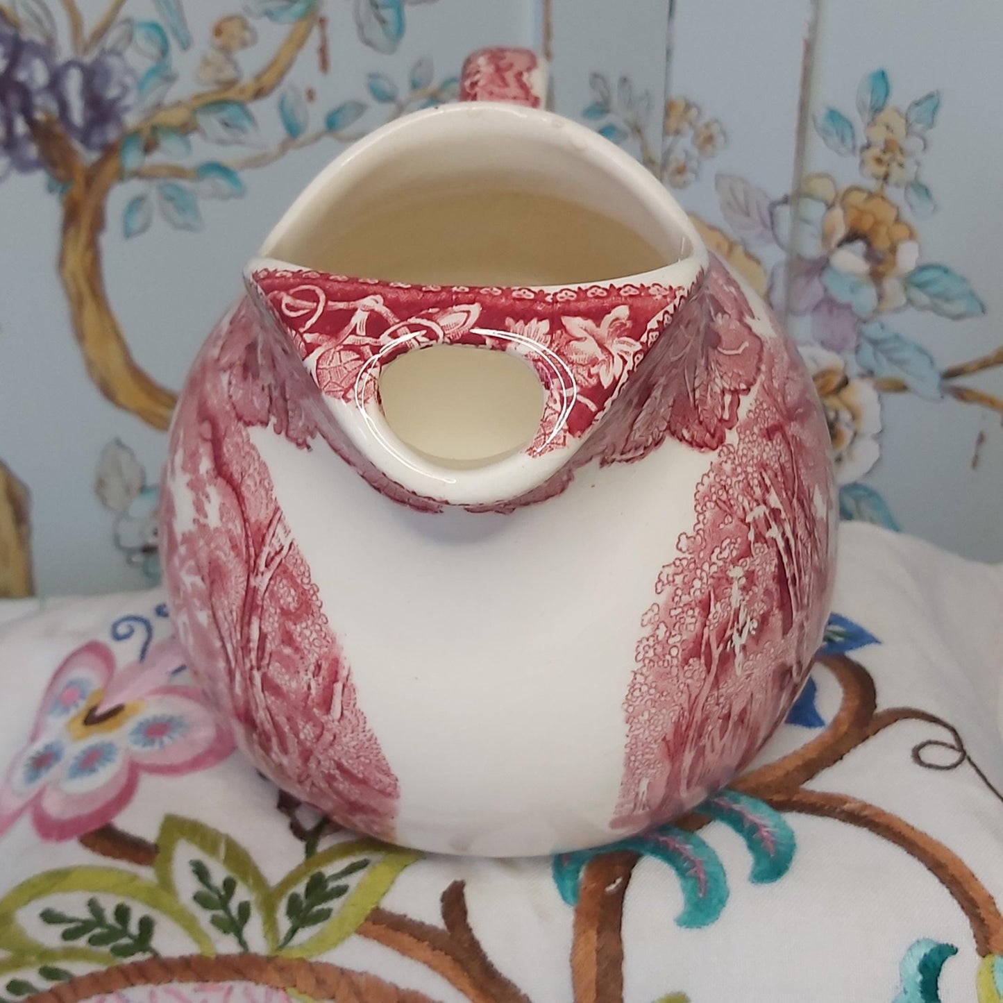 Vintage Masons Ball Jug with Ice Lip in the Vista Pink or Red Pattern c1930s
