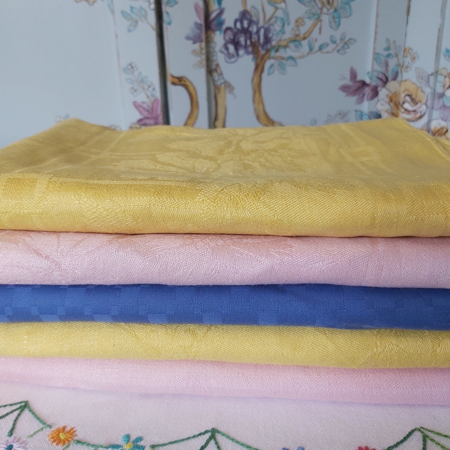 Linen & Textiles