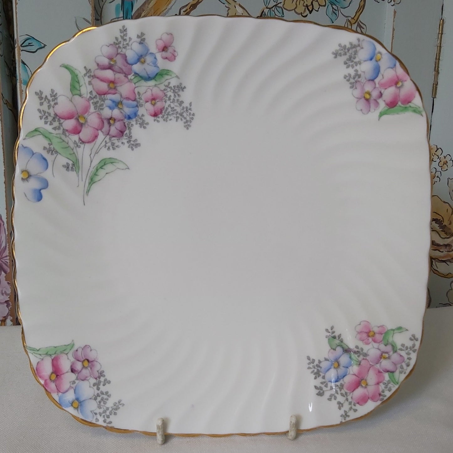 A Vintage Foley Cake Plate