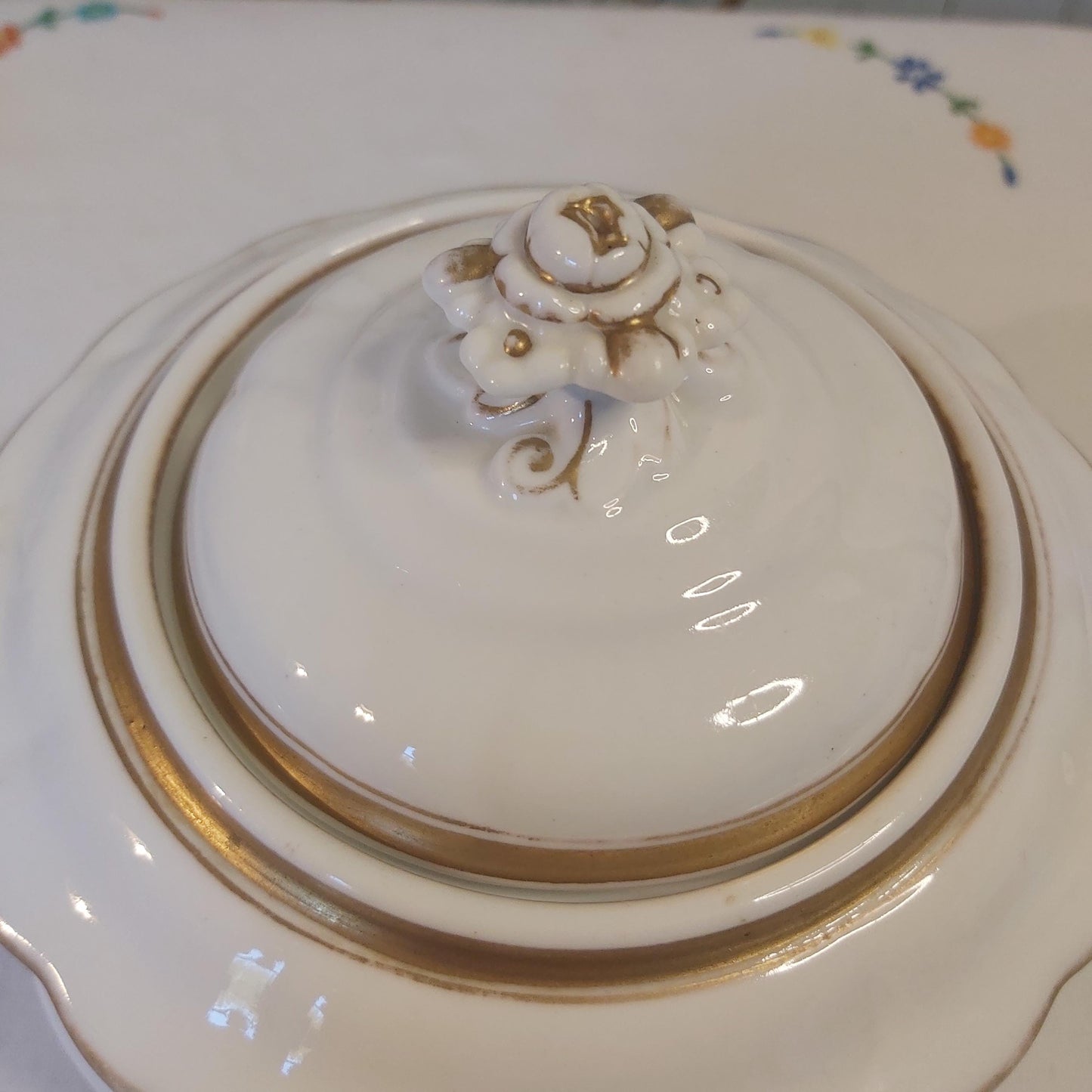 A Small Antique Porcelain Tureen