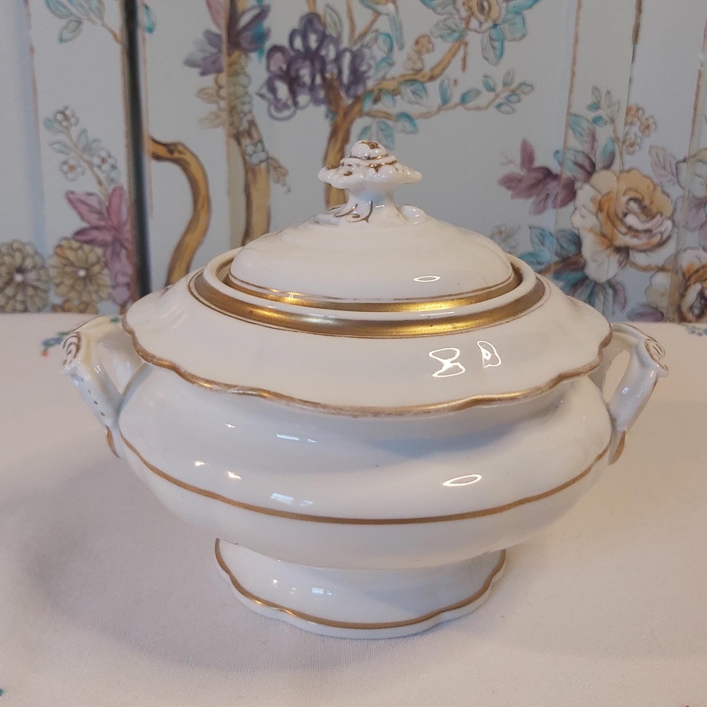 A Small Antique Porcelain Tureen