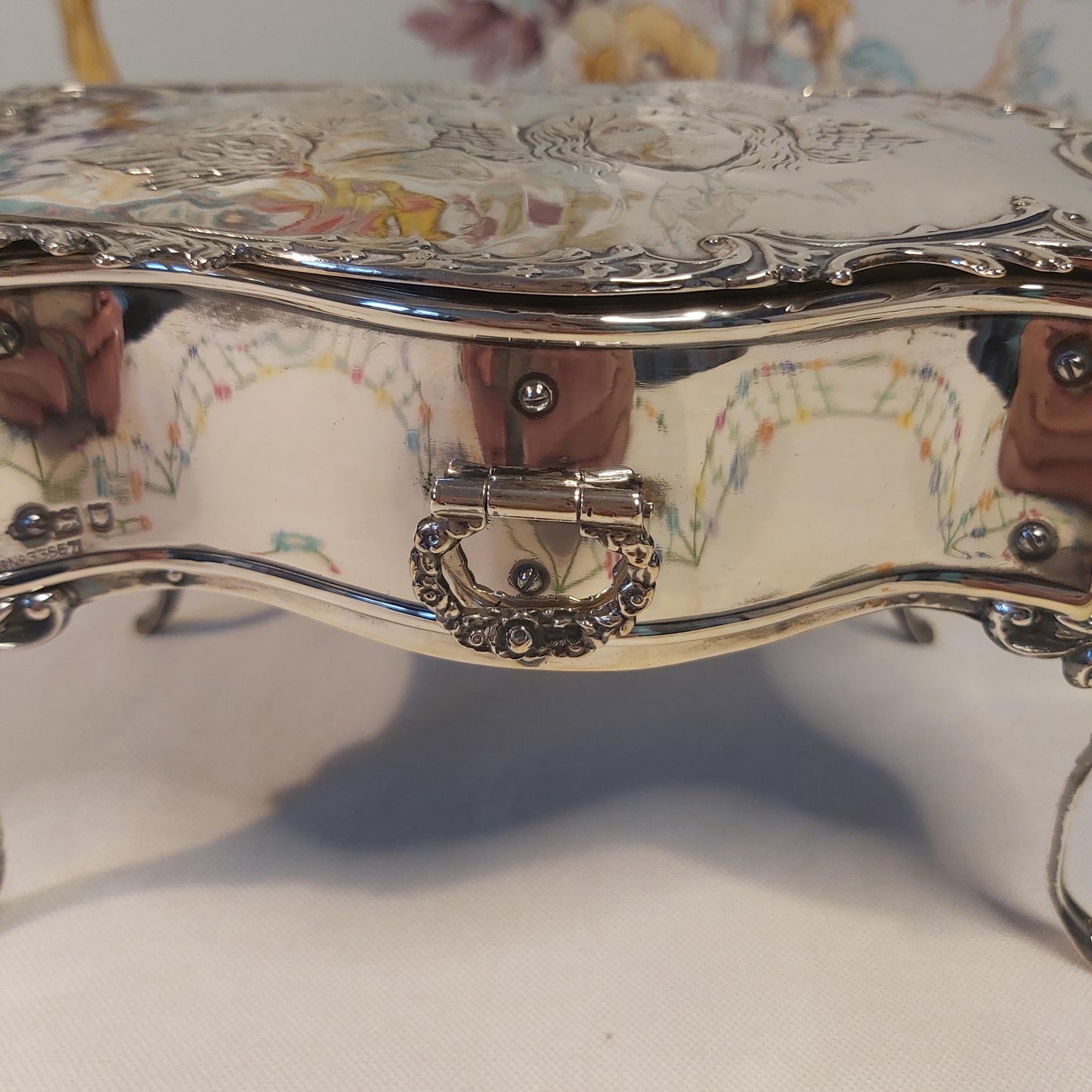 William Comyns Silver Dressing Table Jewellery Box with Reynolds Angels Design, Hallmarked London 1901