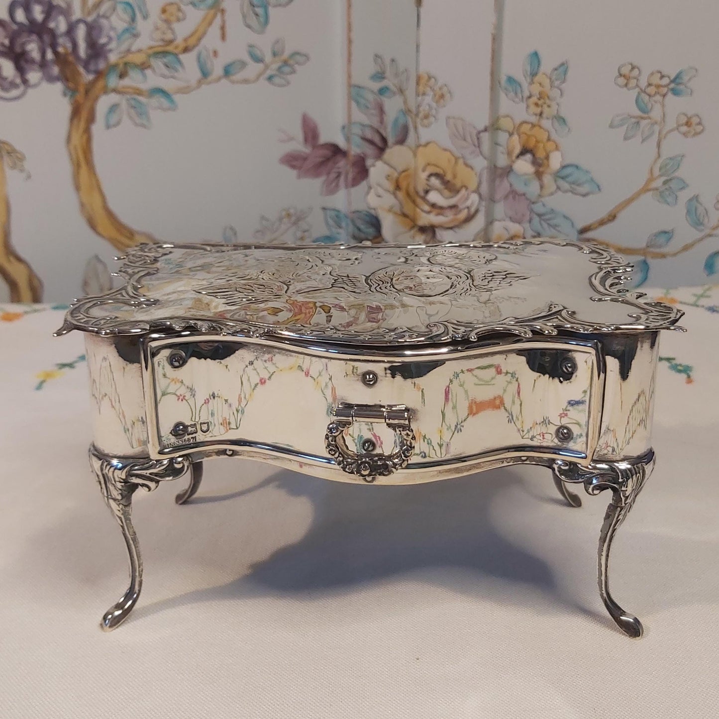 William Comyns Silver Dressing Table Jewellery Box with Reynolds Angels Design, Hallmarked London 1901