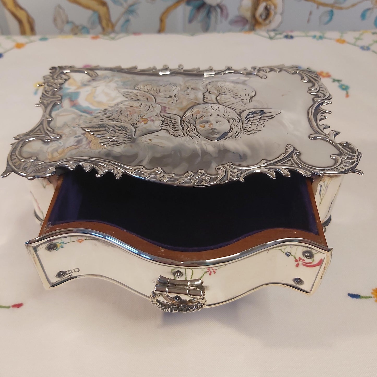 William Comyns Silver Dressing Table Jewellery Box with Reynolds Angels Design, Hallmarked London 1901