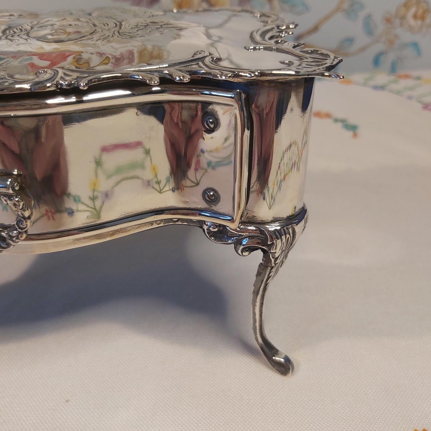 William Comyns Silver Dressing Table Jewellery Box with Reynolds Angels Design, Hallmarked London 1901