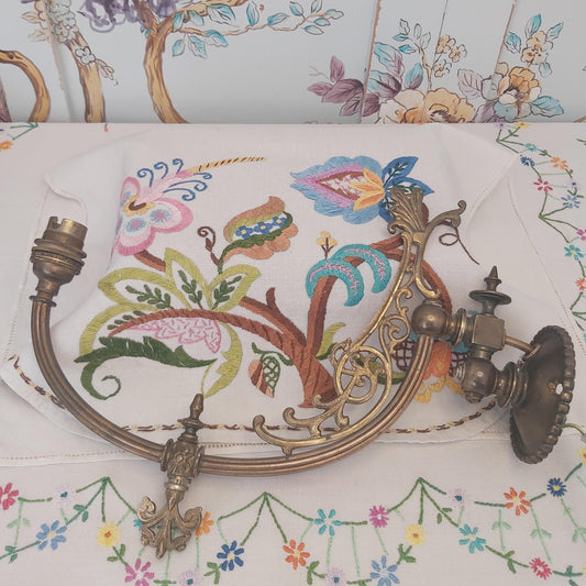 An Antique Victorian Brass Wall Light