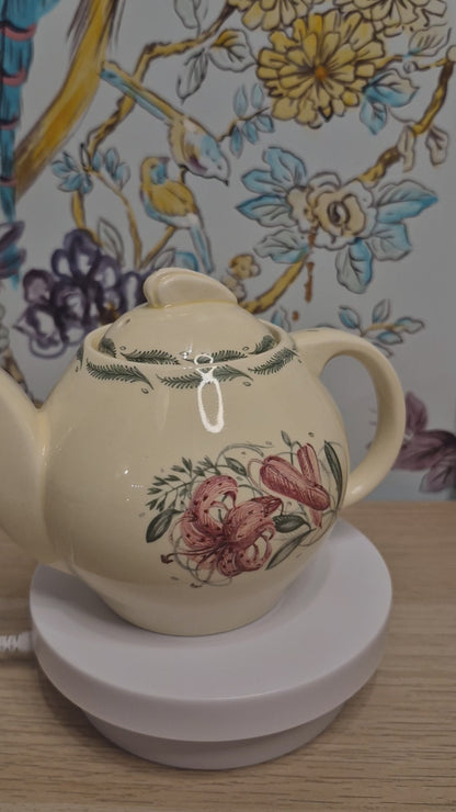 A Susie Cooper Teapot in the Tiger Lily Pattern c 1940s